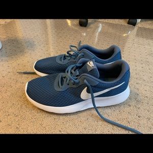 Women’s Nike Tennis Shoes